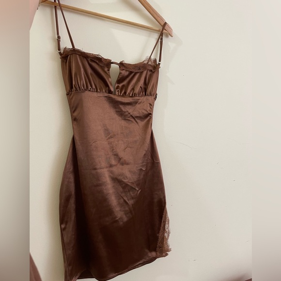 BACKLESS MINIDRESS🦘 - Picture 5 of 10